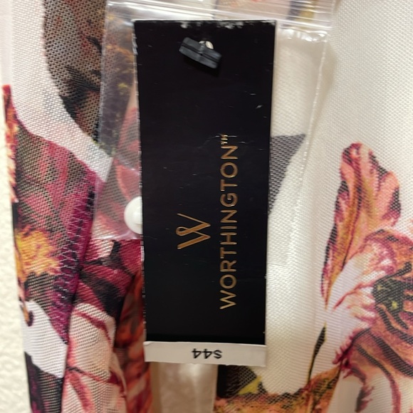 Worthington Women's Floral Blouse. Light And Flowy. Really Pretty. NWT. Size M. - Picture 7 of 8